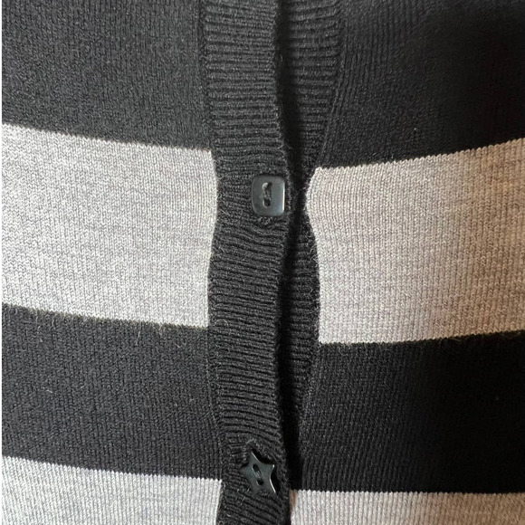 French Connection Women's Sweater Size M in Black and Gray Stripes NEW - Picture 4 of 7